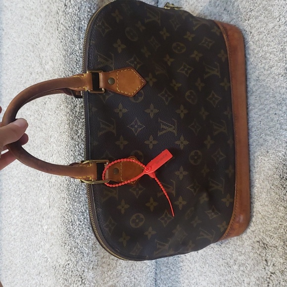 Louis Vuitton Monogram Alma Authentic - Picture 4 of 11